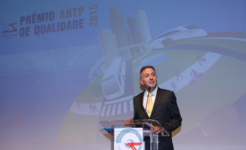 Ministro_das_Cidades_discursa_durante_Prmio_ANTP_-_Foto_Rodrigo_Nunes_MinCidades